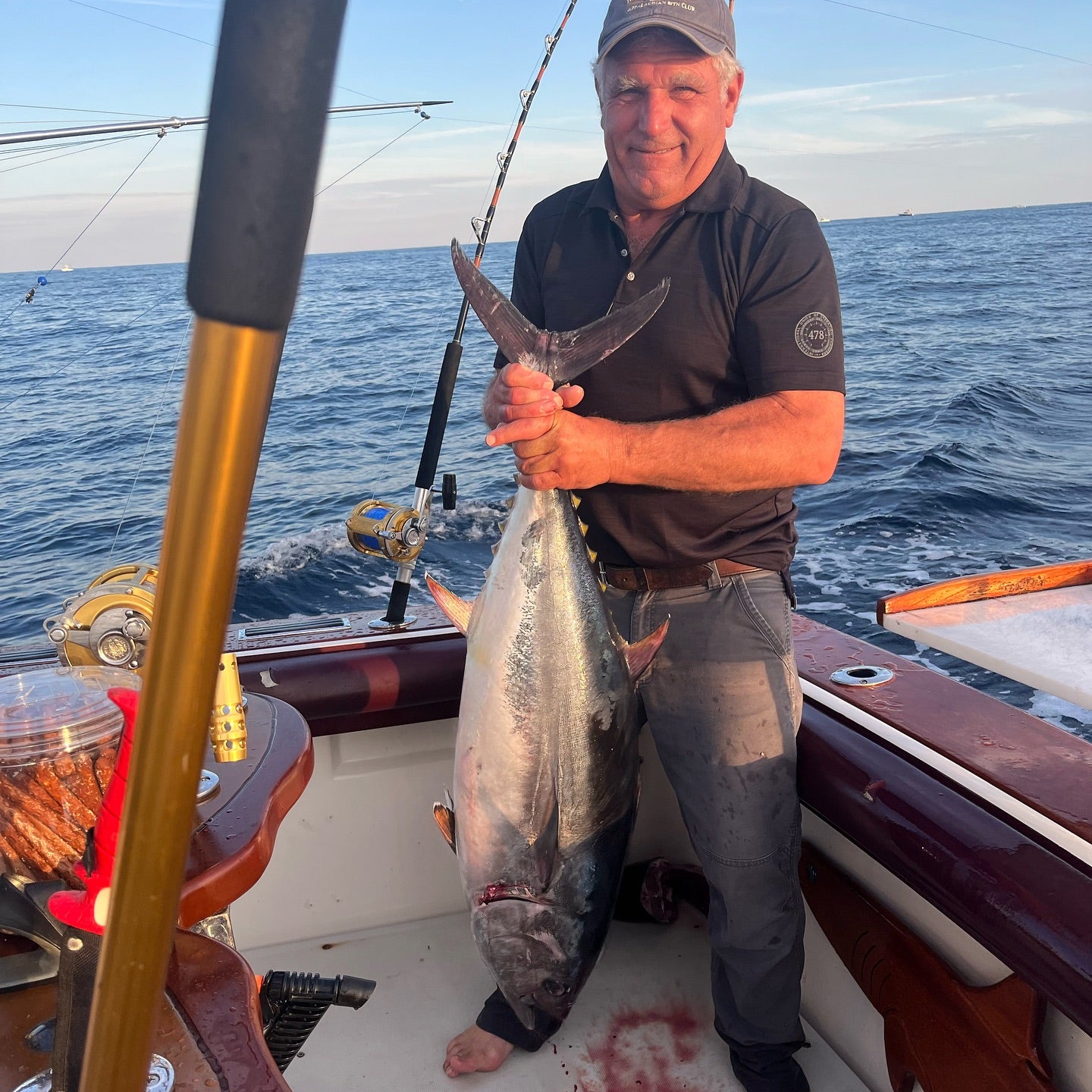 12 Hour Offshore Tuna